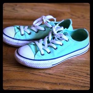 Girls converse